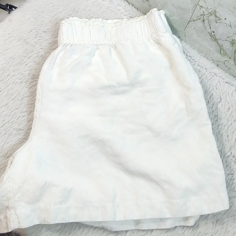H & M White Linen Blend Shorts
